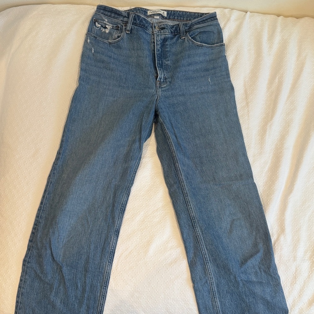 Abercrombie & Fitch Medium Wash Women’s Curve Love 90s Relaxed Jean, High Rise